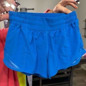 Lululemon Hotty Hot 2.5” shorts
